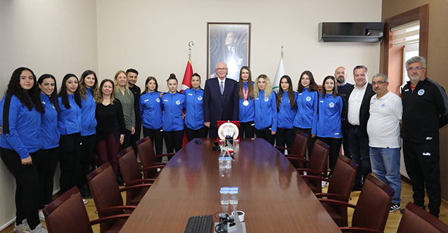 Şampiyonlardan Başkan Kurt’a ziyaret