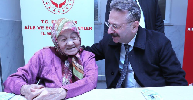 Vali Hüseyin Aksoy huzurevi sakinleri ile bir araya geldi