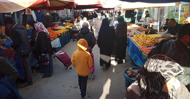 Semt pazarlarında Ramazan yoğunluğu