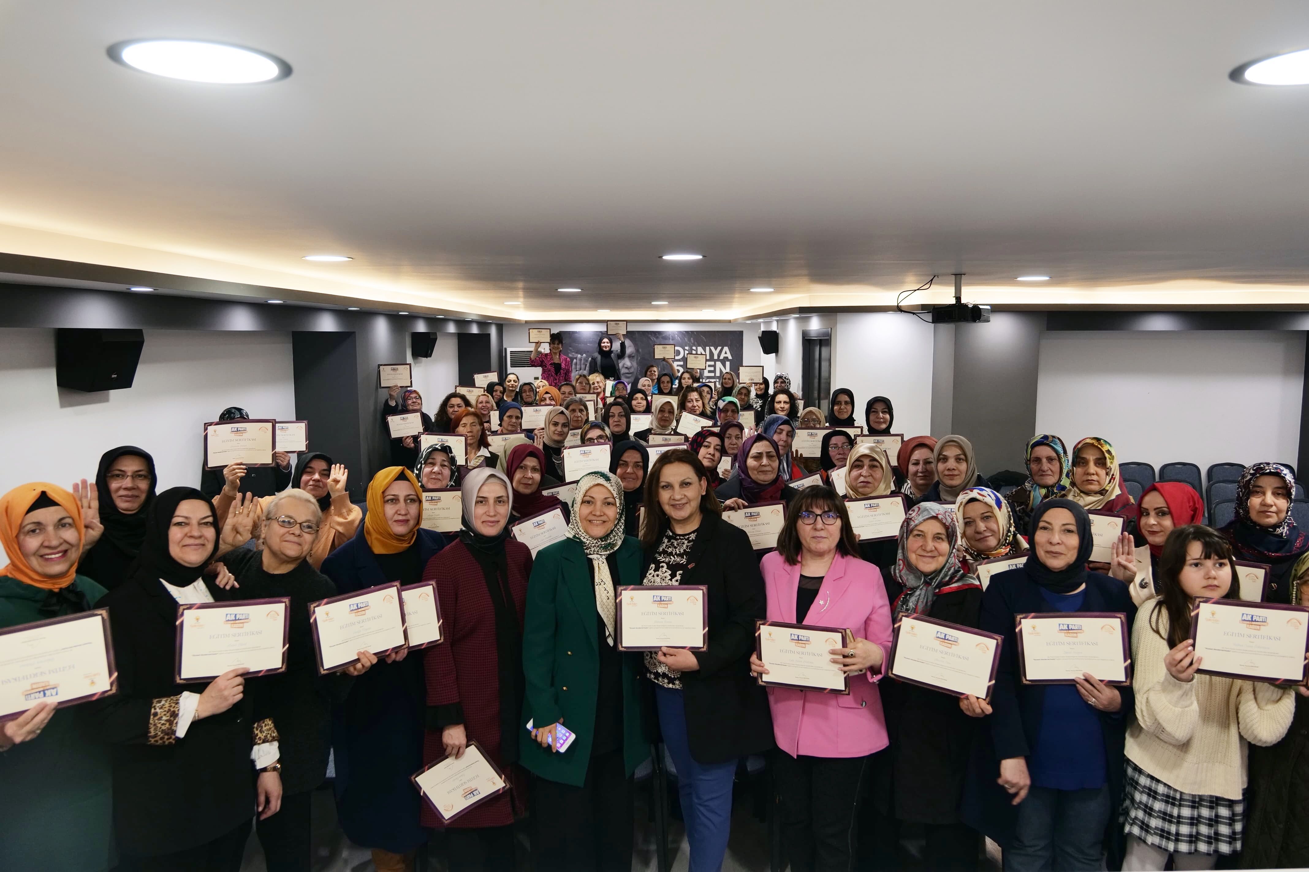 AK Parti Eskişehir’de Siyaset Akademisi Kadın Eğitim Programı düzenlendi