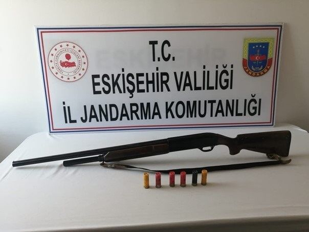 Jandarmadan ruhsatsız silah taşıyanlarla ilgili operasyon