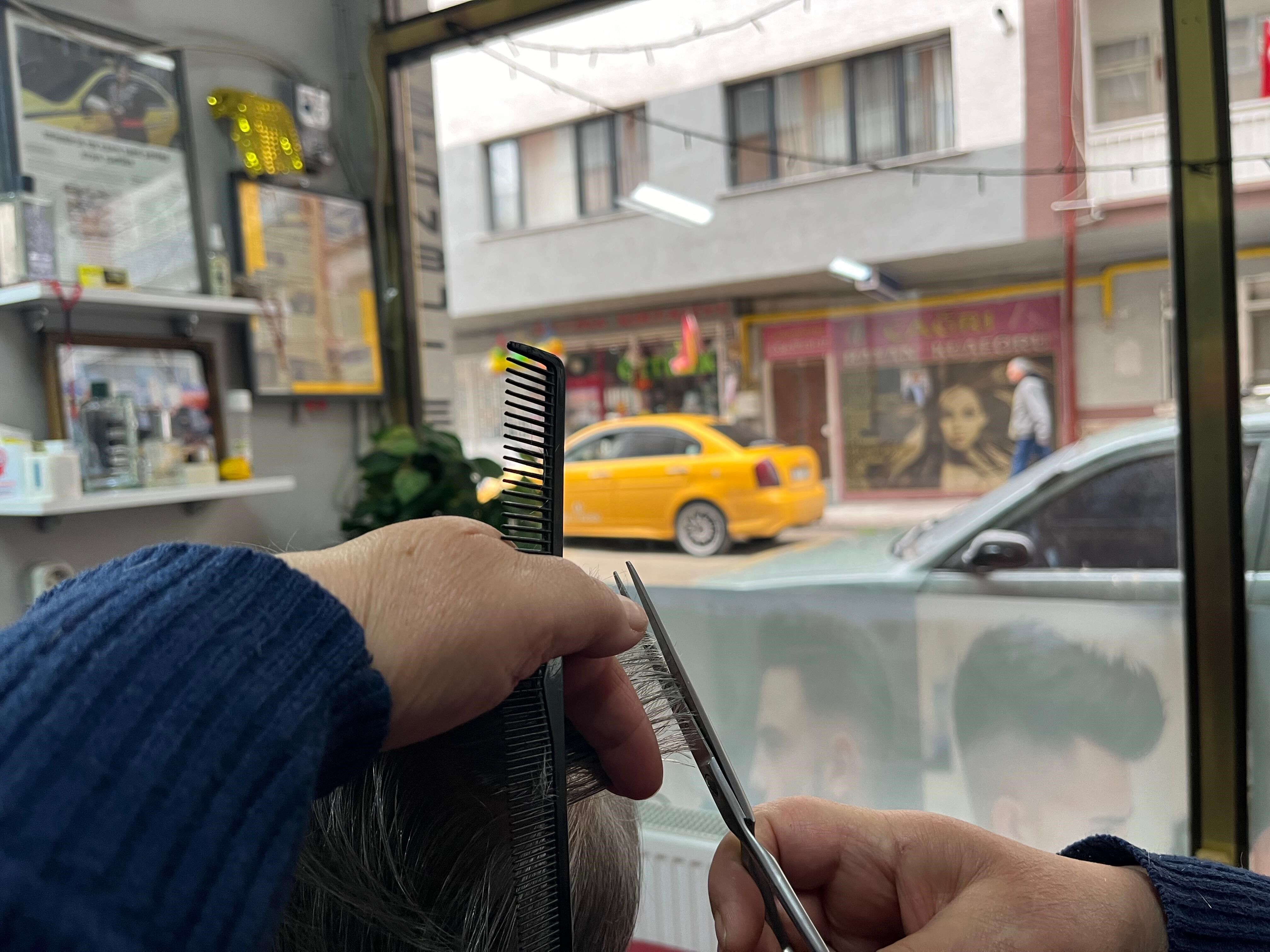 ‘Erkek mesleği’ denilen iki işi de tek başına yapıyor