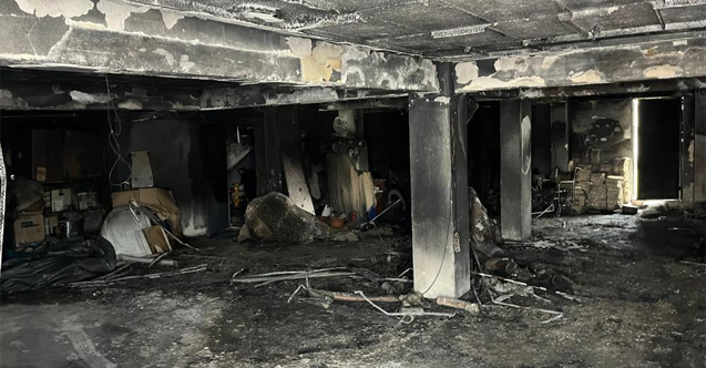 Yangında kullanılamaz hale gelen apartman tahliye ediliyor