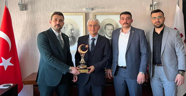Eskişehir Alperen Ocakları’ndan Rektör Prof. Dr. Adnan Özcan’a ziyaret