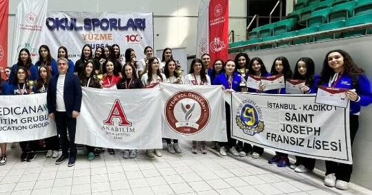 Eskişehirli yüzücüler Türkiye 3'üncüsü oldu