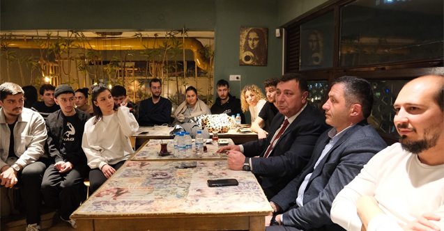 Özkan Alp üniversiteli gençler ile buluştu