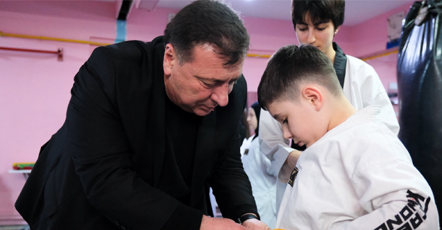 Özkan Alp minik taekwondocular ile buluştu