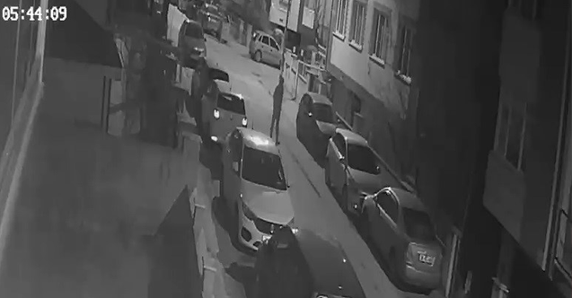 Sokak üzerindeki araçları tek tek çizdi