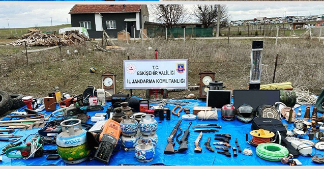 Yüzlerce kaçak mal ele geçirildi