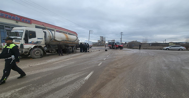 Minibüs vidanjöre çarptı, onlarca yaralı