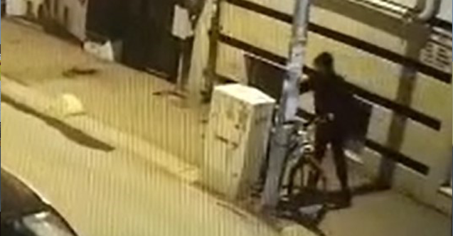 Bisiklet hırsızlığı güvenlik kamerasında