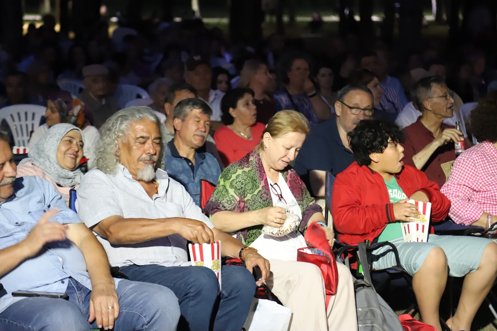 BÜYÜKŞEHİRDEN EMEKLİLERE NOSTALJİ DOLU TEŞEKKÜR GECESİ (9) BÜYÜKŞEHİRDEN EMEKLİLERE NOSTALJİ DOLU TEŞEKKÜR GECESİ (9)