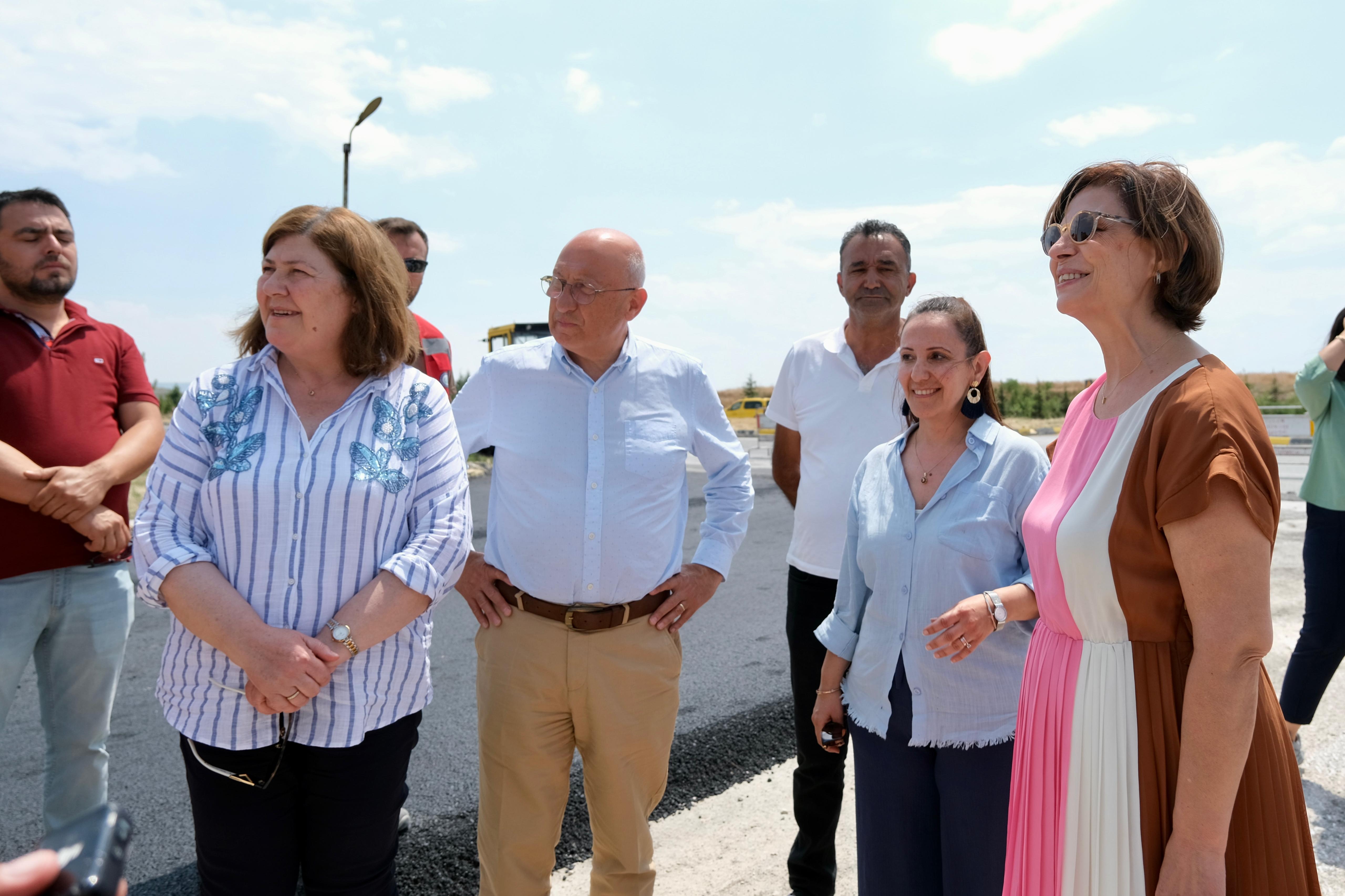 BAŞKAN ÜNLÜCE, SAKARYABAŞI’NDAKİ ASFALT ÇALIŞMALARINI YERİNDE İNCELEDİ (3) BAŞKAN ÜNLÜCE, SAKARYABAŞI’NDAKİ ASFALT ÇALIŞMALARINI YERİNDE İNCELEDİ (3)