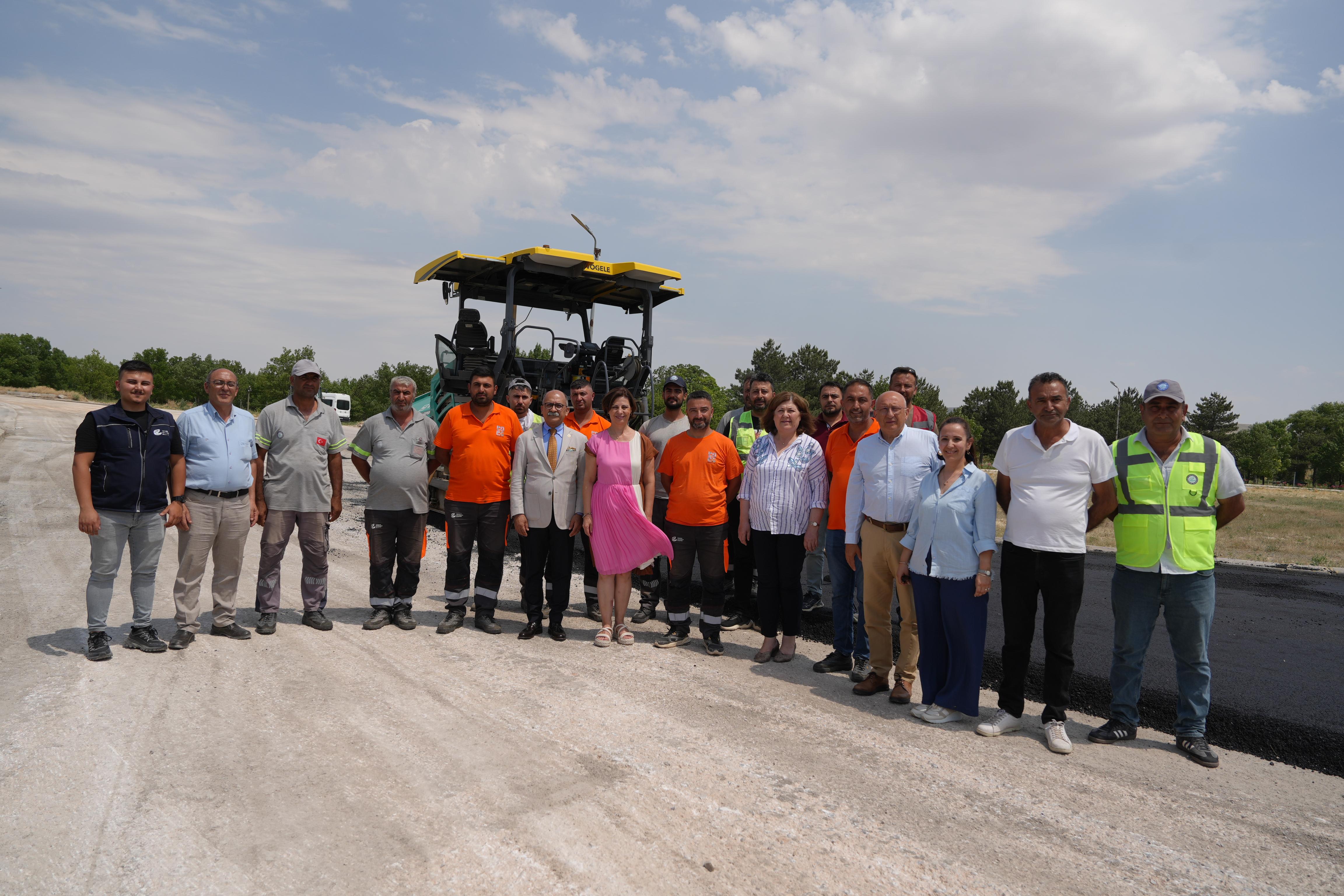 BAŞKAN ÜNLÜCE, SAKARYABAŞI’NDAKİ ASFALT ÇALIŞMALARINI YERİNDE İNCELEDİ (1) BAŞKAN ÜNLÜCE, SAKARYABAŞI’NDAKİ ASFALT ÇALIŞMALARINI YERİNDE İNCELEDİ (1)