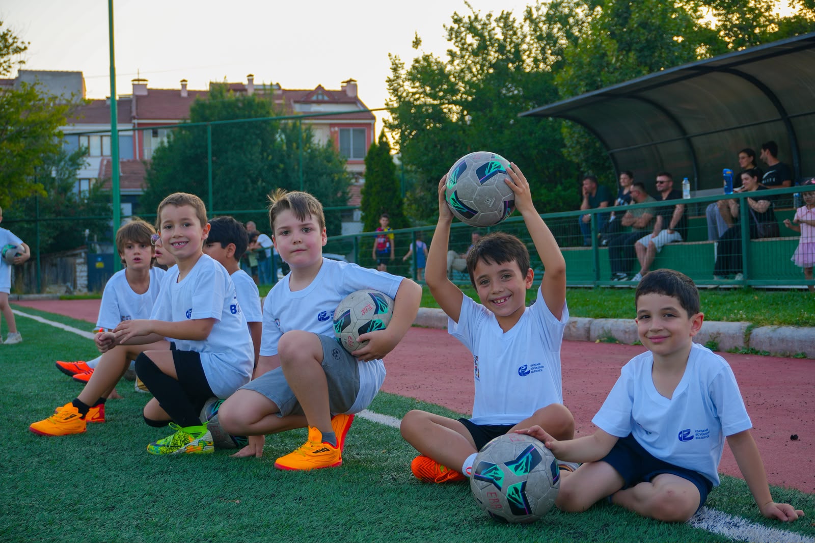 Büyükşehir Belediyesi Yaz Spor Eğitimleri Bütün Hızıyla Sürüyor (1) Büyükşehir Belediyesi Yaz Spor Eğitimleri Bütün Hızıyla Sürüyor (1)