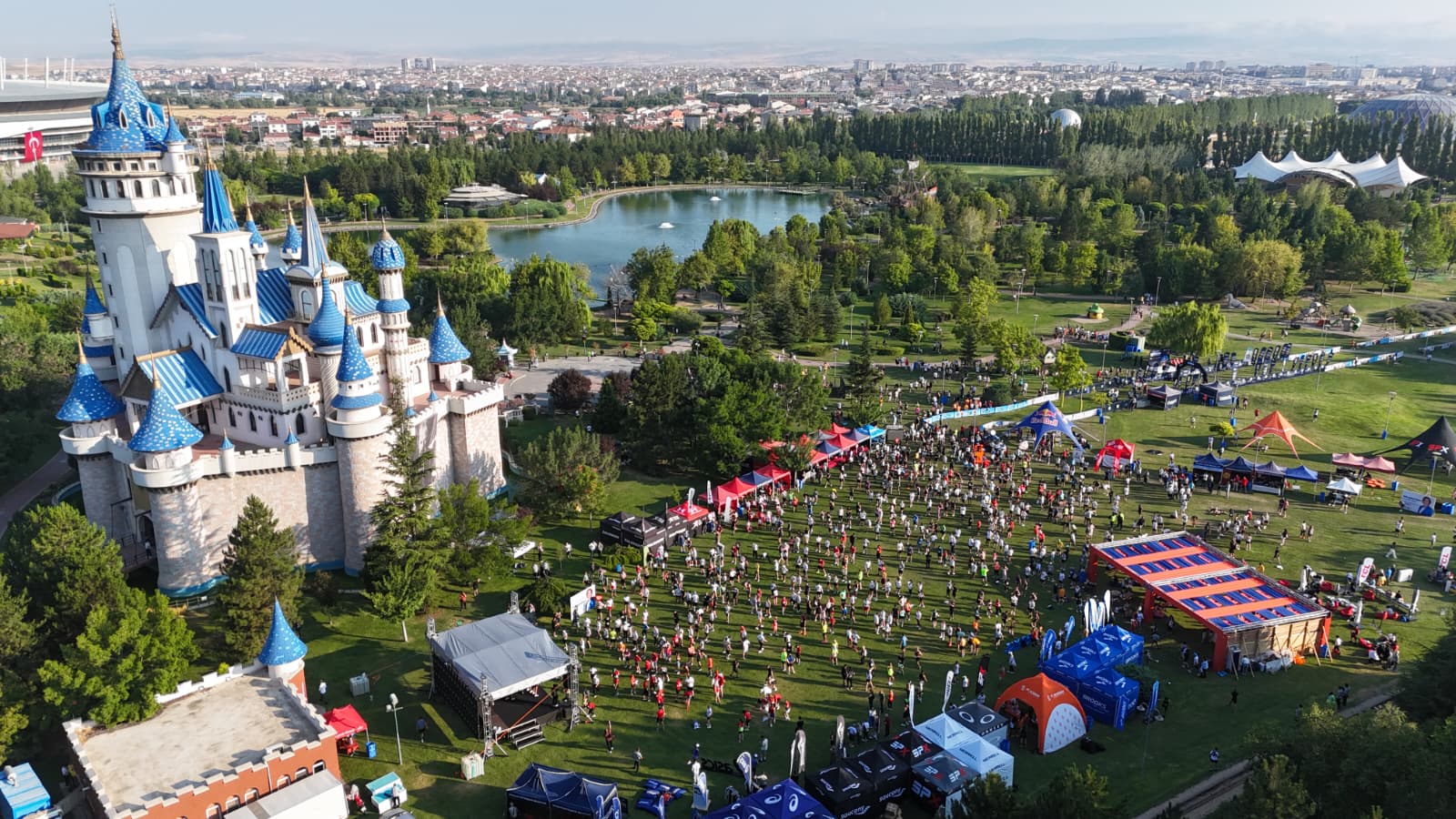 Eskişehir Yarı Maratonu ve Spor Festivali Coşkusu Başlıyor (1) Eskişehir Yarı Maratonu ve Spor Festivali Coşkusu Başlıyor (1)