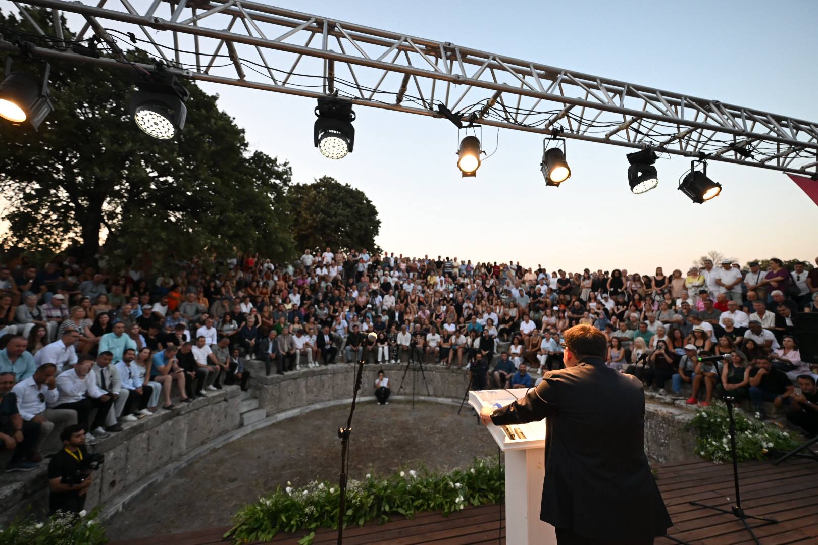 Başkan Ataç 63. Uluslararası Troya Festivali Açılışına Katıldı (2) Başkan Ataç 63. Uluslararası Troya Festivali Açılışına Katıldı (2)