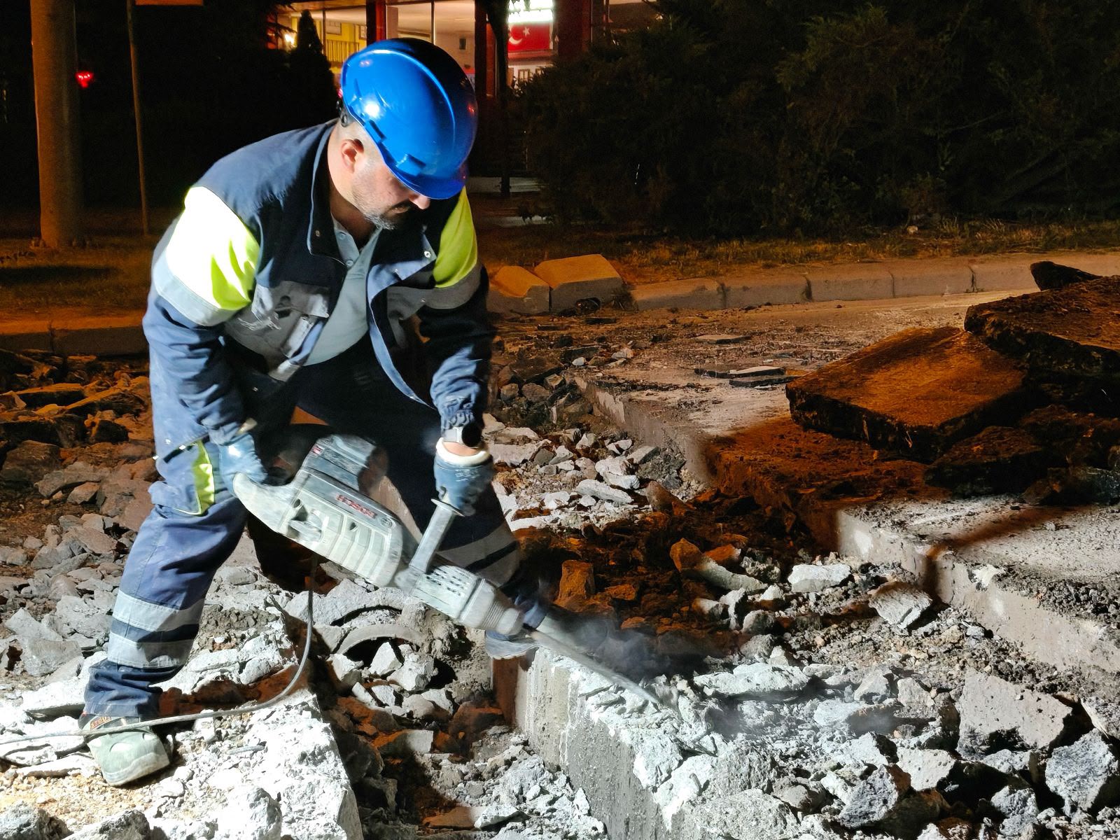 ESKİ Ekiplerinden Gece Mesaisi ESKİ Ekiplerinden Gece Mesaisi