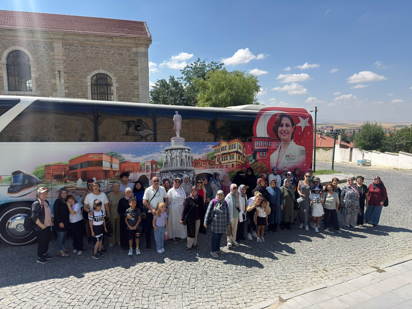 Eskişehirli Kadınlar Eskişehir Kültürel Mirasıyla Buluşuyor (3) Eskişehirli Kadınlar Eskişehir Kültürel Mirasıyla Buluşuyor (3)