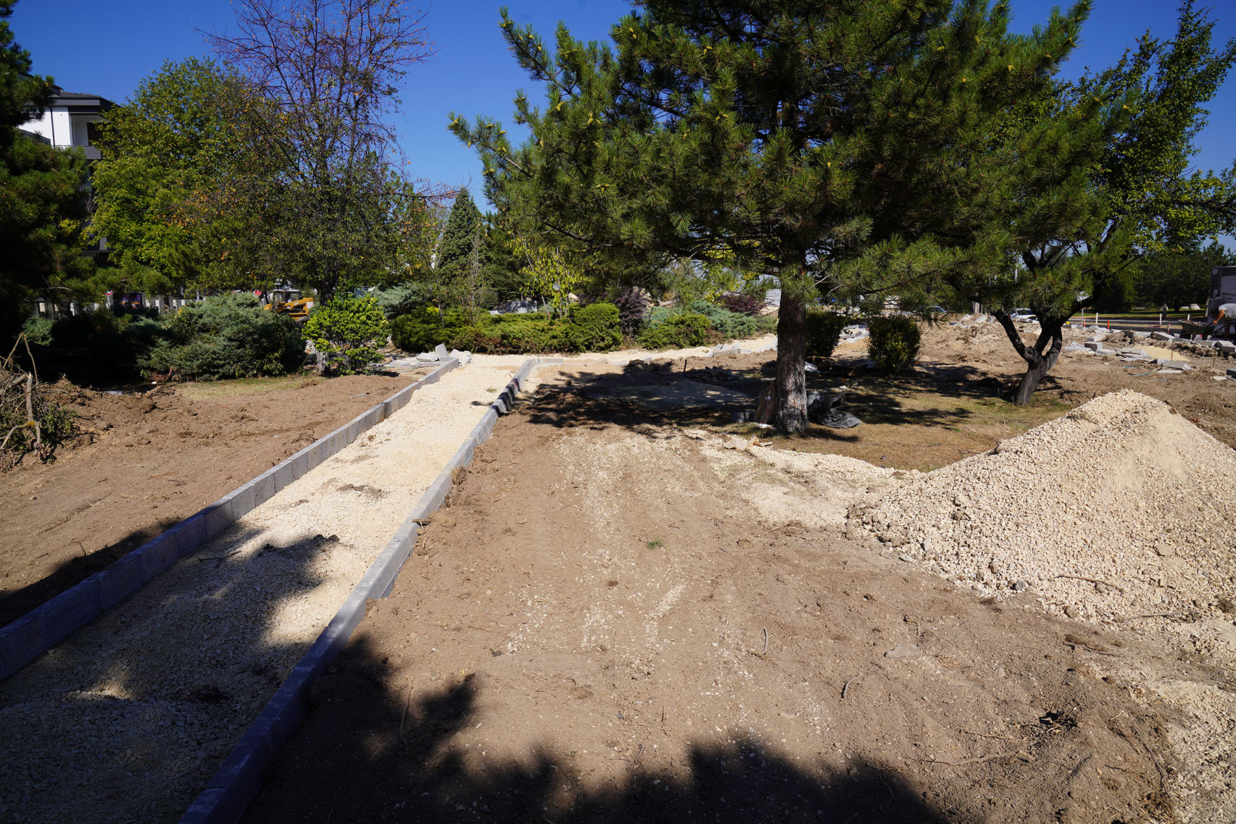 Tepebaşı Beleidyesi Park ve Bahçe Çalışmalarını Sürdürüyor (2)