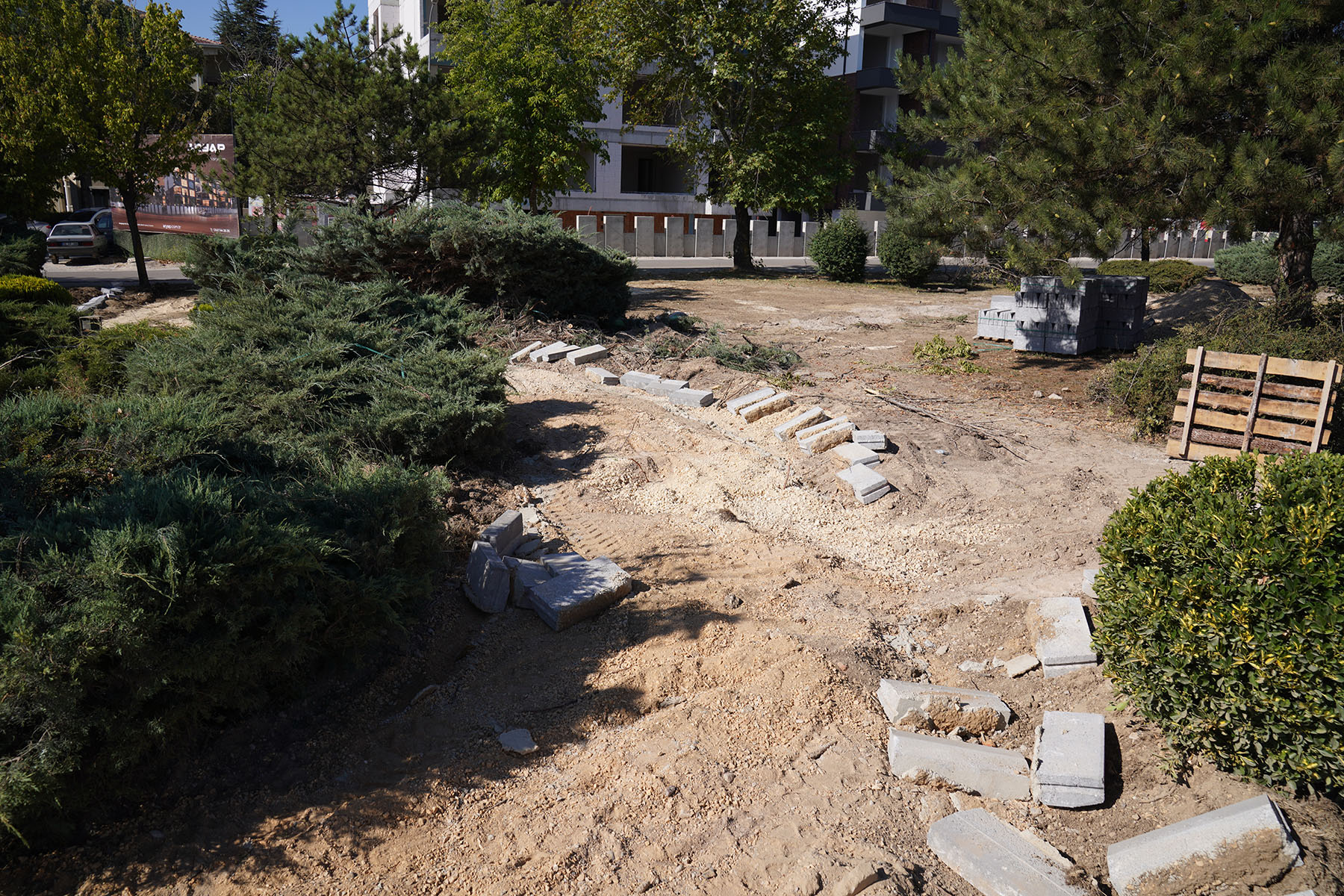 Tepebaşı Beleidyesi Park ve Bahçe Çalışmalarını Sürdürüyor (1)