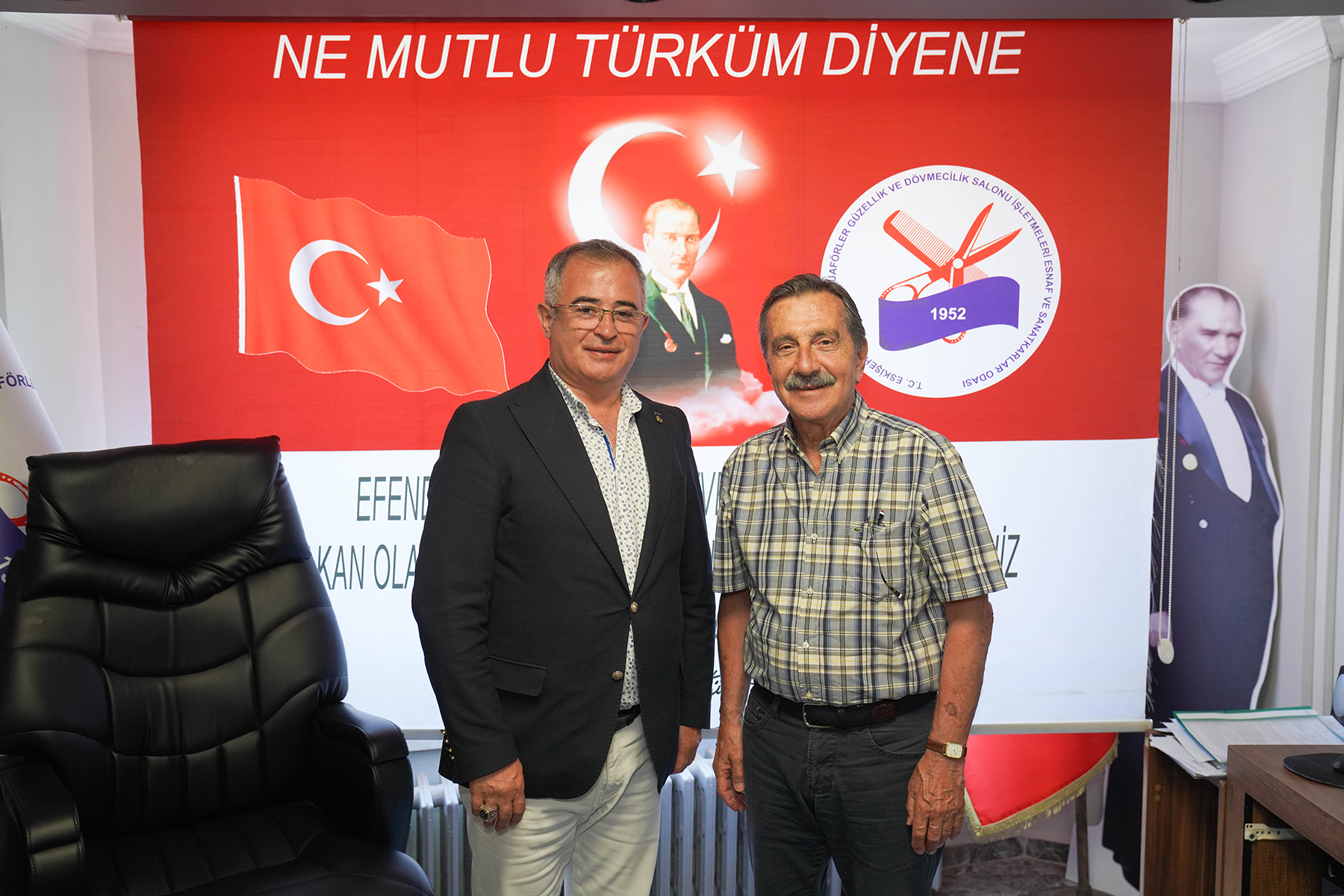 Başkan Ataç Berberler ve Kuaförler Odasını Ziyaret Etti (1) Başkan Ataç Berberler ve Kuaförler Odasını Ziyaret Etti (1)