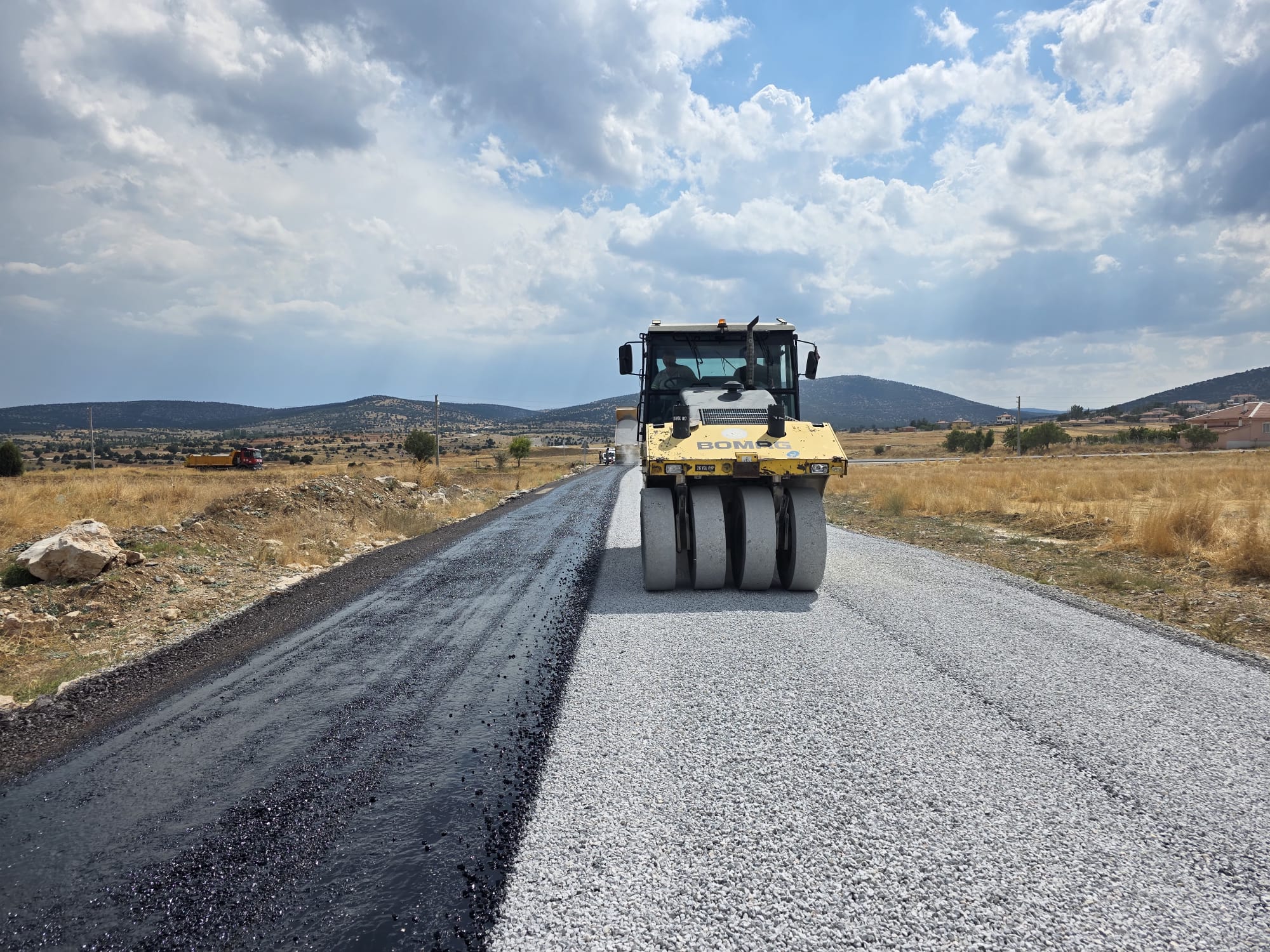 Büyükşehir Belediyesi Han İlçesinde Yol Çalışmalarını Tamamladı (1) Büyükşehir Belediyesi Han İlçesinde Yol Çalışmalarını Tamamladı (1)