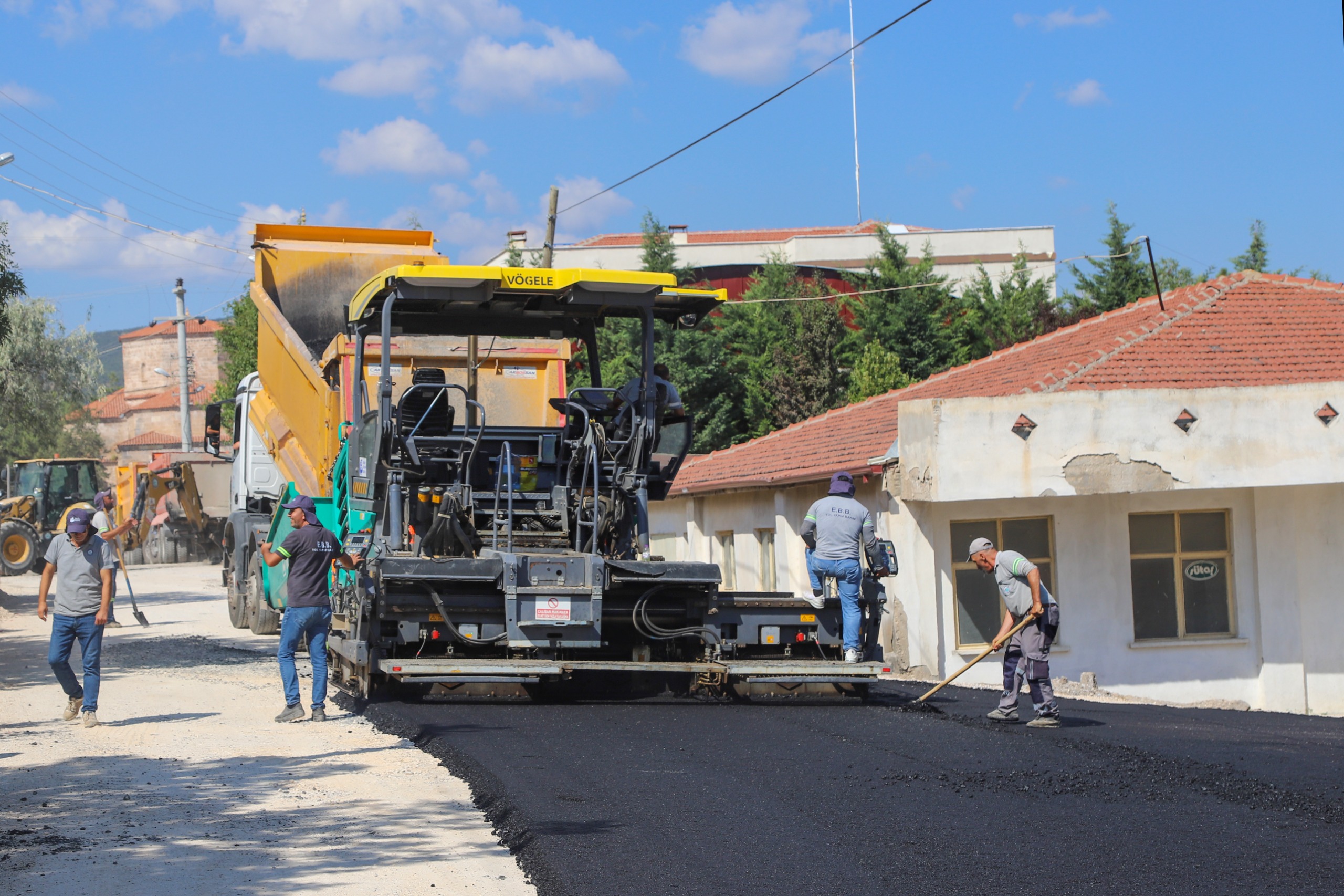 Büyükşehir Belediyesi Han İlçesinde Yol Çalışmalarını Tamamladı (2) Büyükşehir Belediyesi Han İlçesinde Yol Çalışmalarını Tamamladı (2)