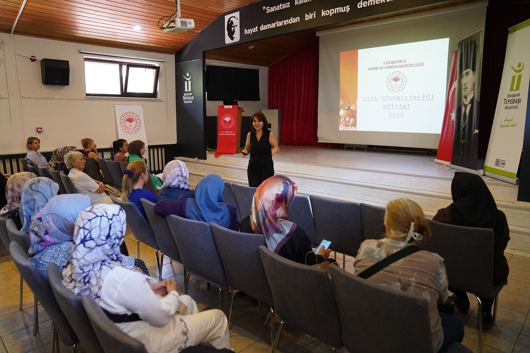 Tepebaşı’nda Kadın Üreticilere Gıda Hijyeni Eğitimi Verildi (2)