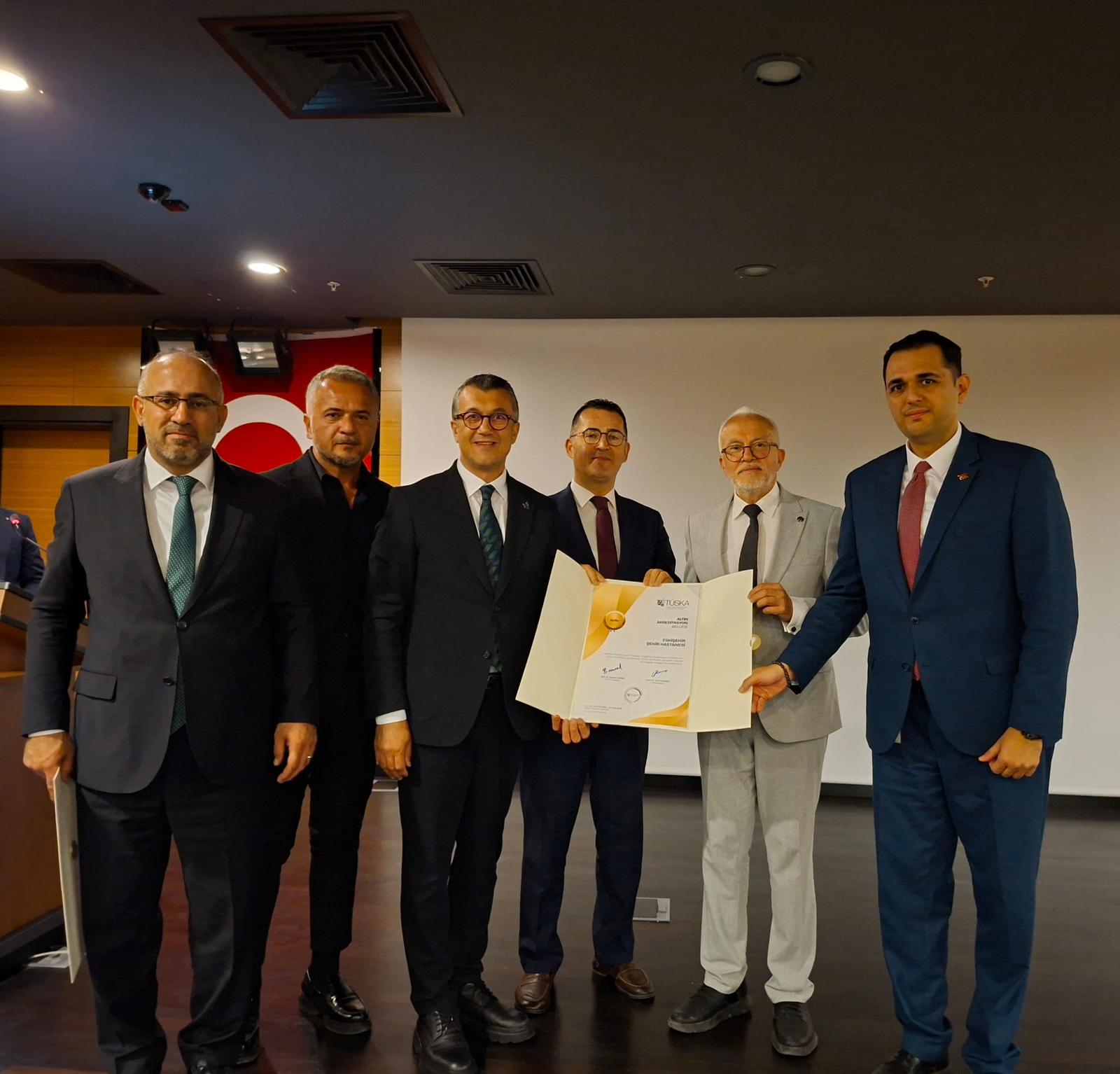 Eskişehir Şehir Hastanesine Altın Kategoride Akreditasyon Belgesi (4)