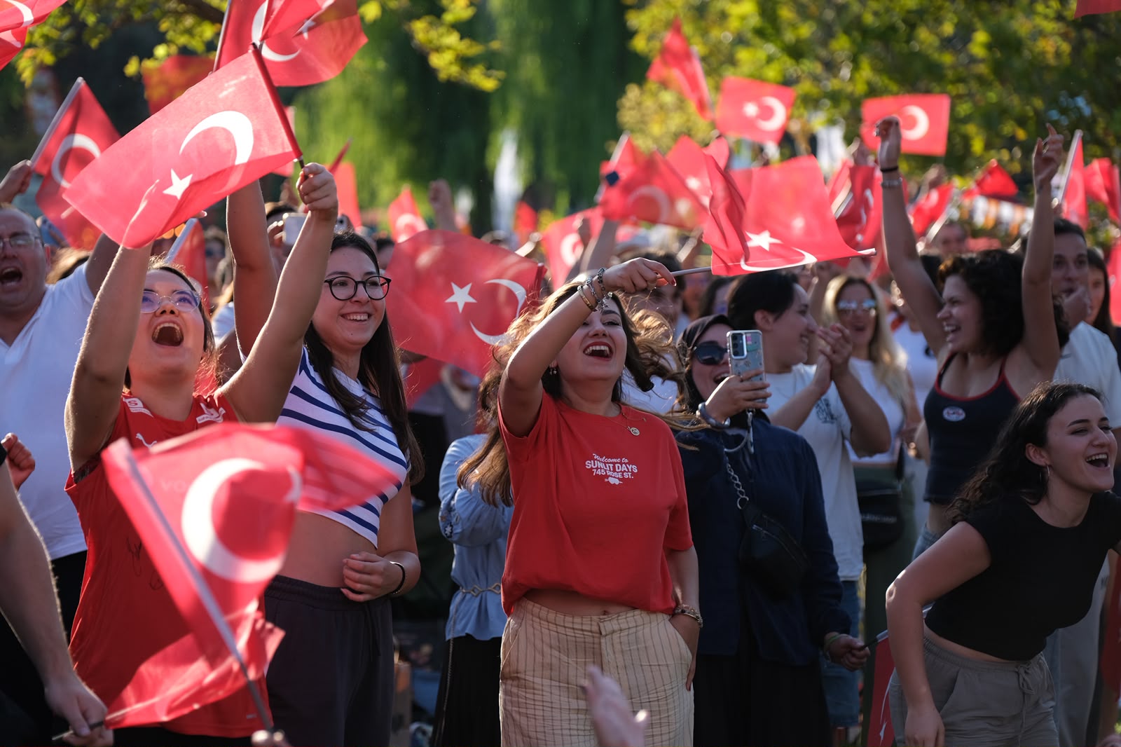 Filenin Sultanları’nın Final Heyecanı Eskişehir’de Dev Ekranda (2) Filenin Sultanları’nın Final Heyecanı Eskişehir’de Dev Ekranda (2)