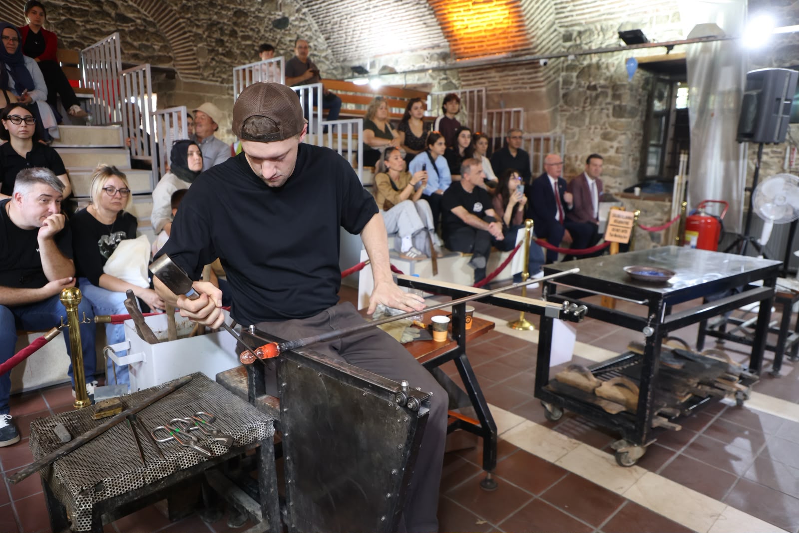 Odunpazarı’nda Sanatın Ateşi Yandı Cam ve Seramik Festivalleri Başladı (25) Odunpazarı’nda Sanatın Ateşi Yandı Cam ve Seramik Festivalleri Başladı (25)
