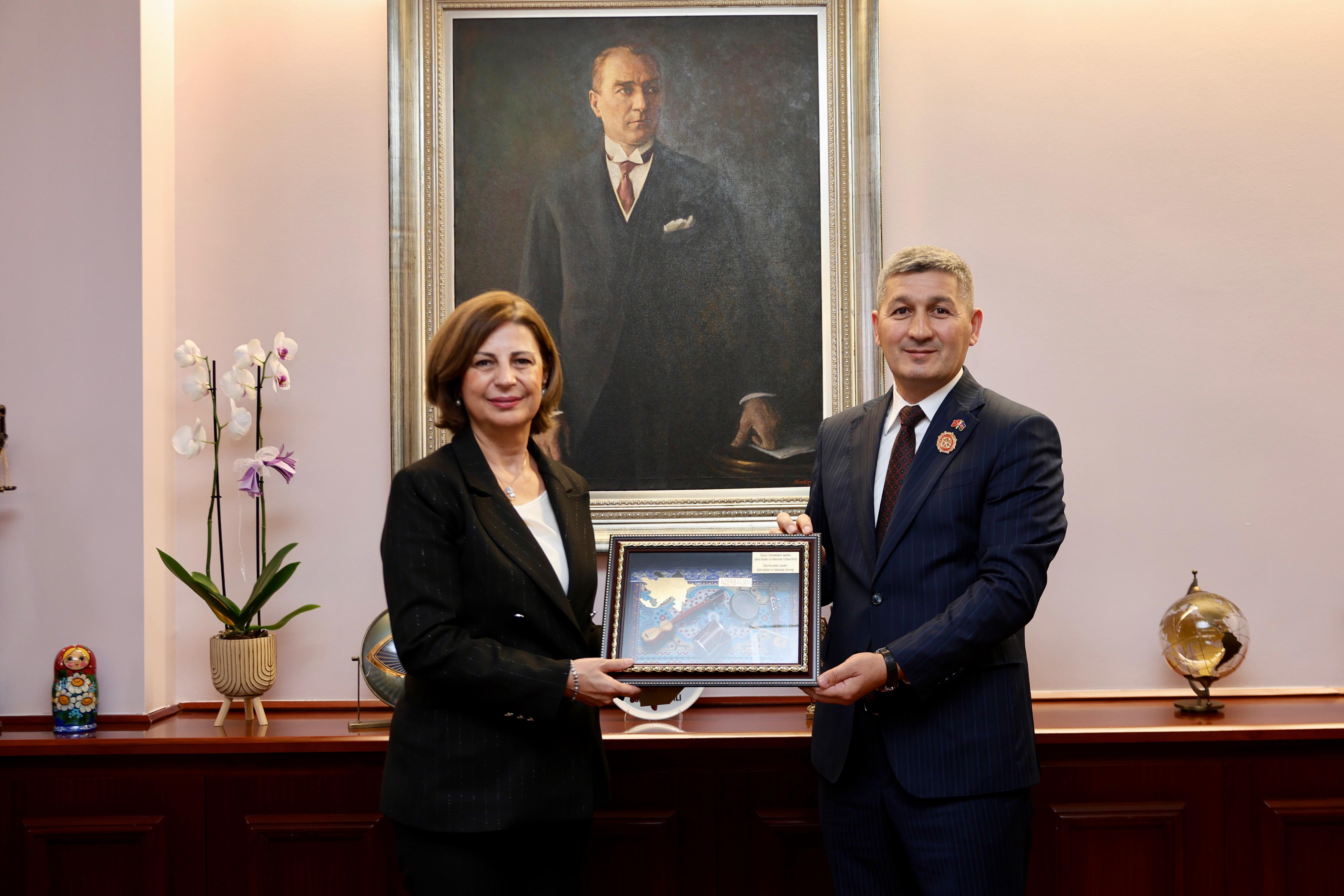 Başkan Ünlüce Azerbaycan Heyetini Ağırladı (1) Başkan Ünlüce Azerbaycan Heyetini Ağırladı (1)