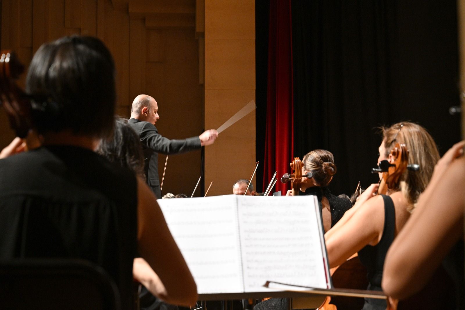 Anadolu Üniversitesi Senfoni Orkestrasından Yeni Akademik Yıla Özel Görkemli Konser (3) Anadolu Üniversitesi Senfoni Orkestrasından Yeni Akademik Yıla Özel Görkemli Konser (3)