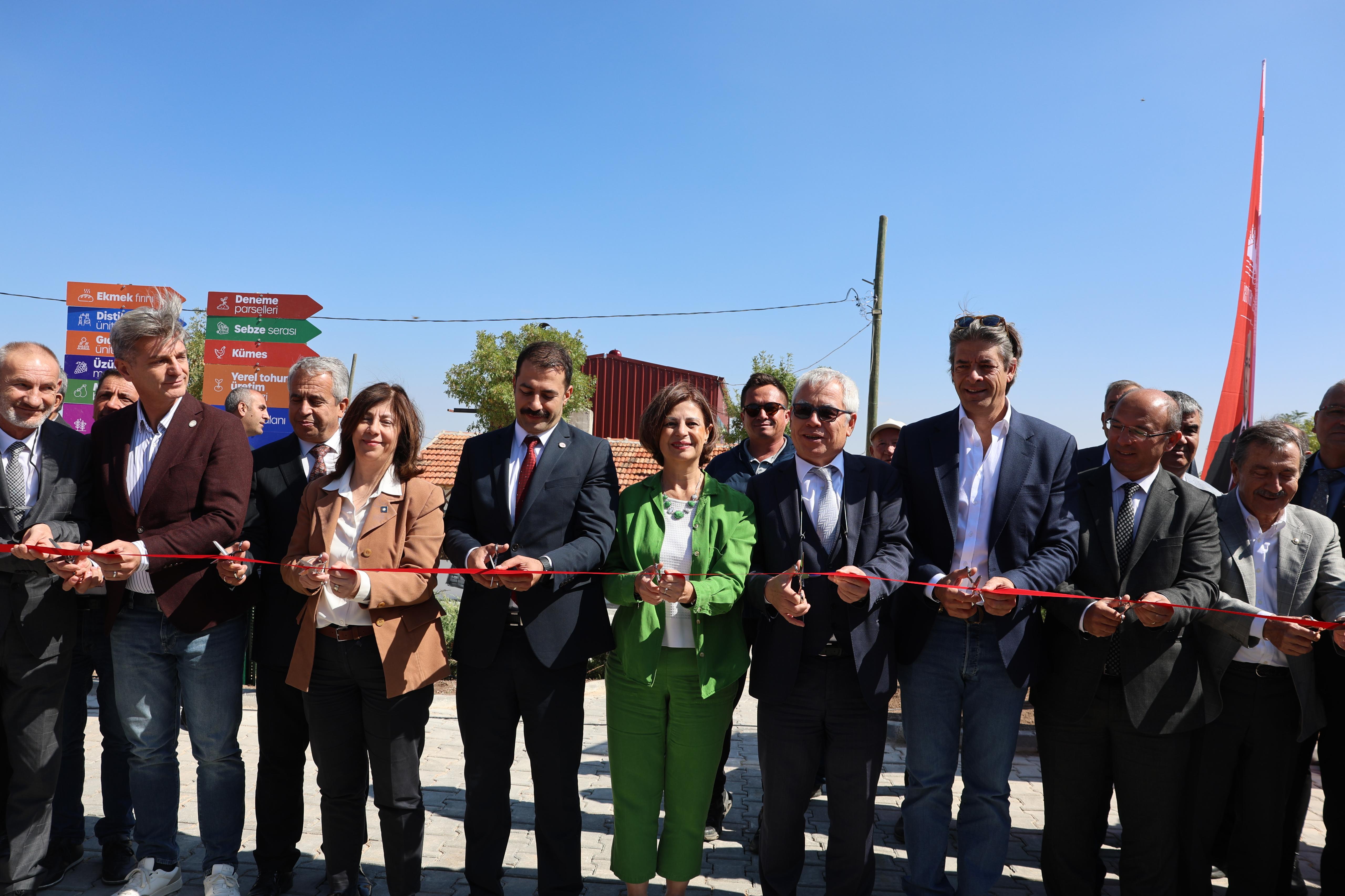 Büyükşehir Belediye Başkanı Ayşe Ünlüce Eylül Bültenini Açıkladı (3) Büyükşehir Belediye Başkanı Ayşe Ünlüce Eylül Bültenini Açıkladı (3)