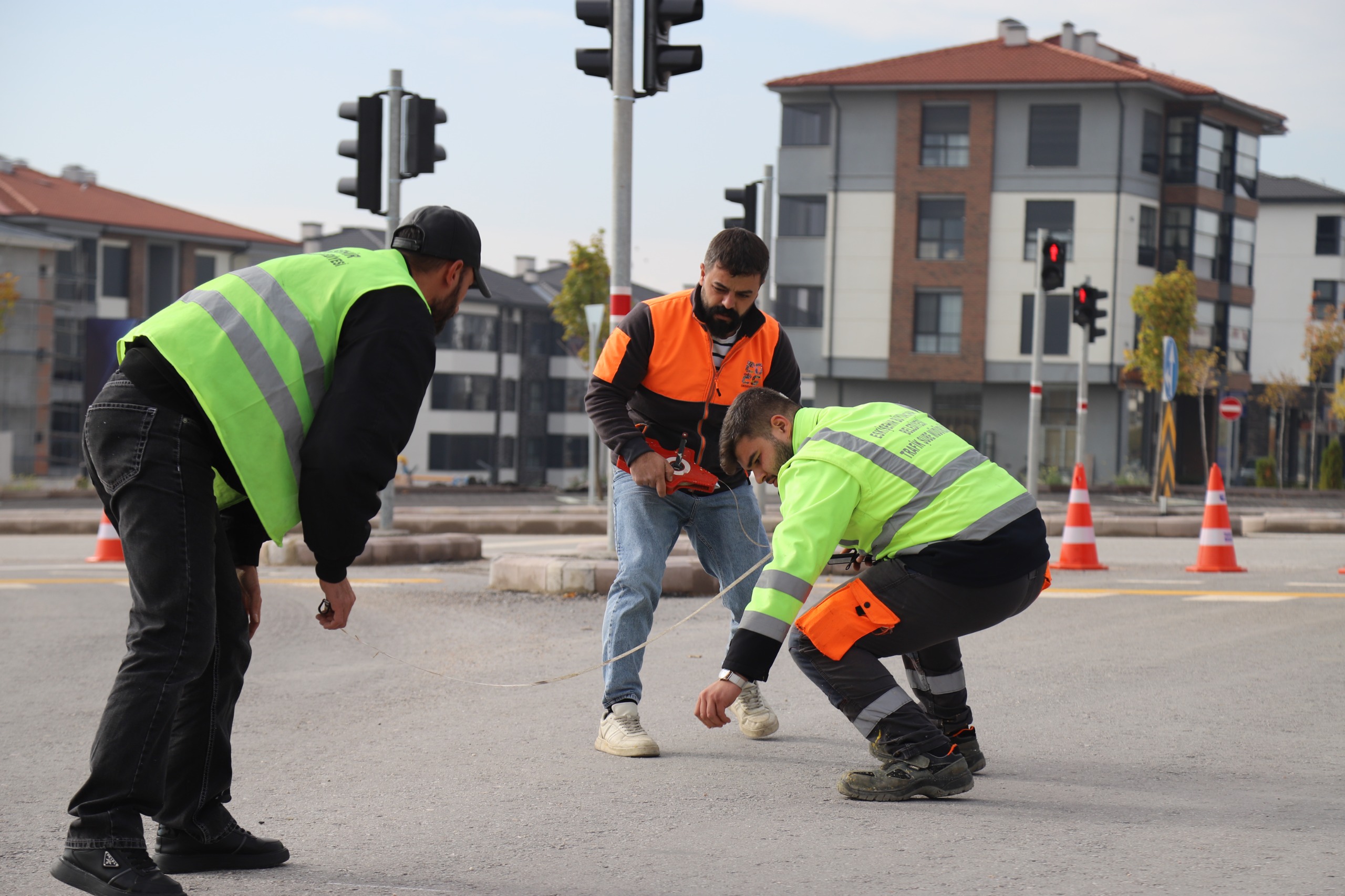 Eskişehir Büyükşehir Belediyesinden Ulaşımda Güvenli ve Düzenli Park Hamlesi (2) Eskişehir Büyükşehir Belediyesinden Ulaşımda Güvenli ve Düzenli Park Hamlesi (2)