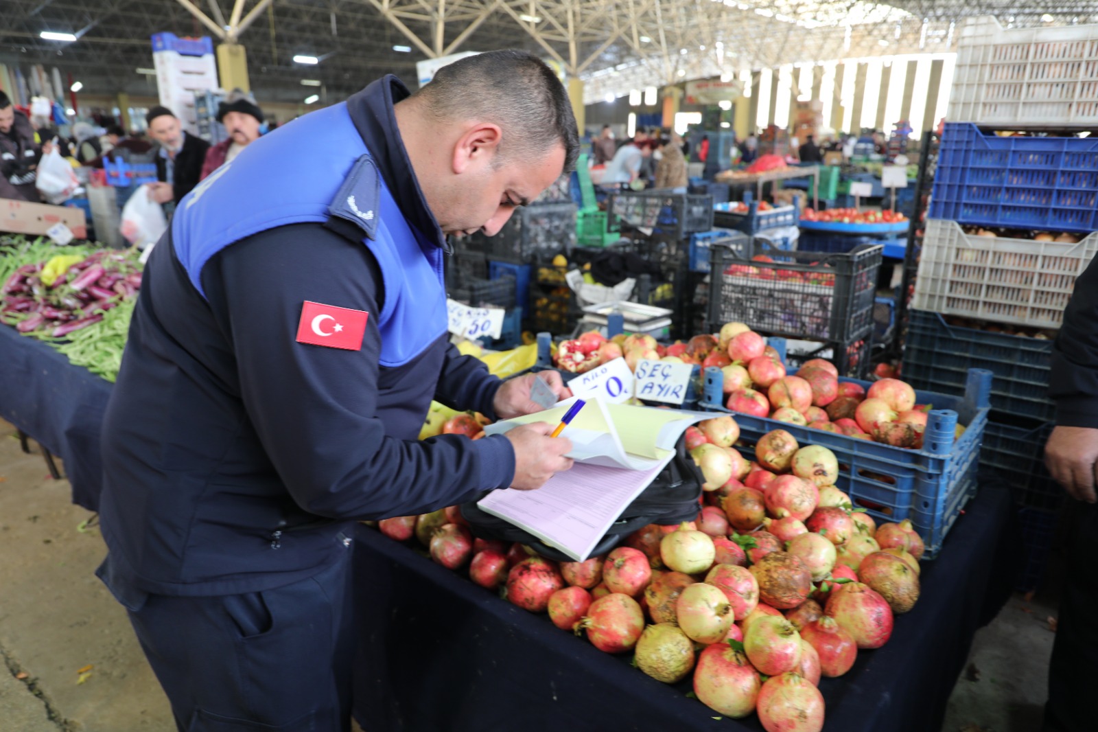 Odunpazarı Belediyesi’nden pazarlarda elektronik tartı denetimi (1)