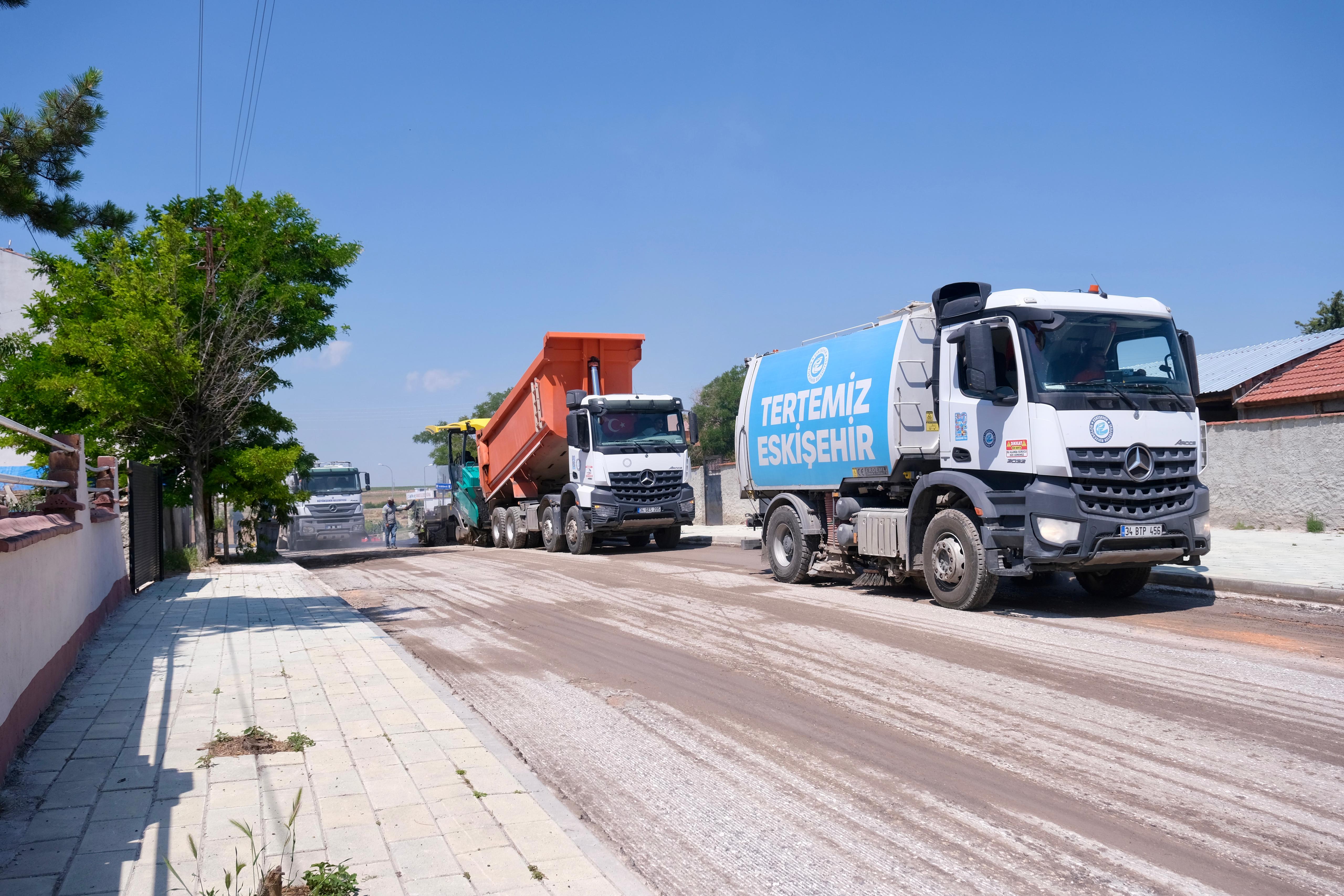 Mahmudiye ve Çifteler'de Yenilenen Yollar Hizmete Açıldı