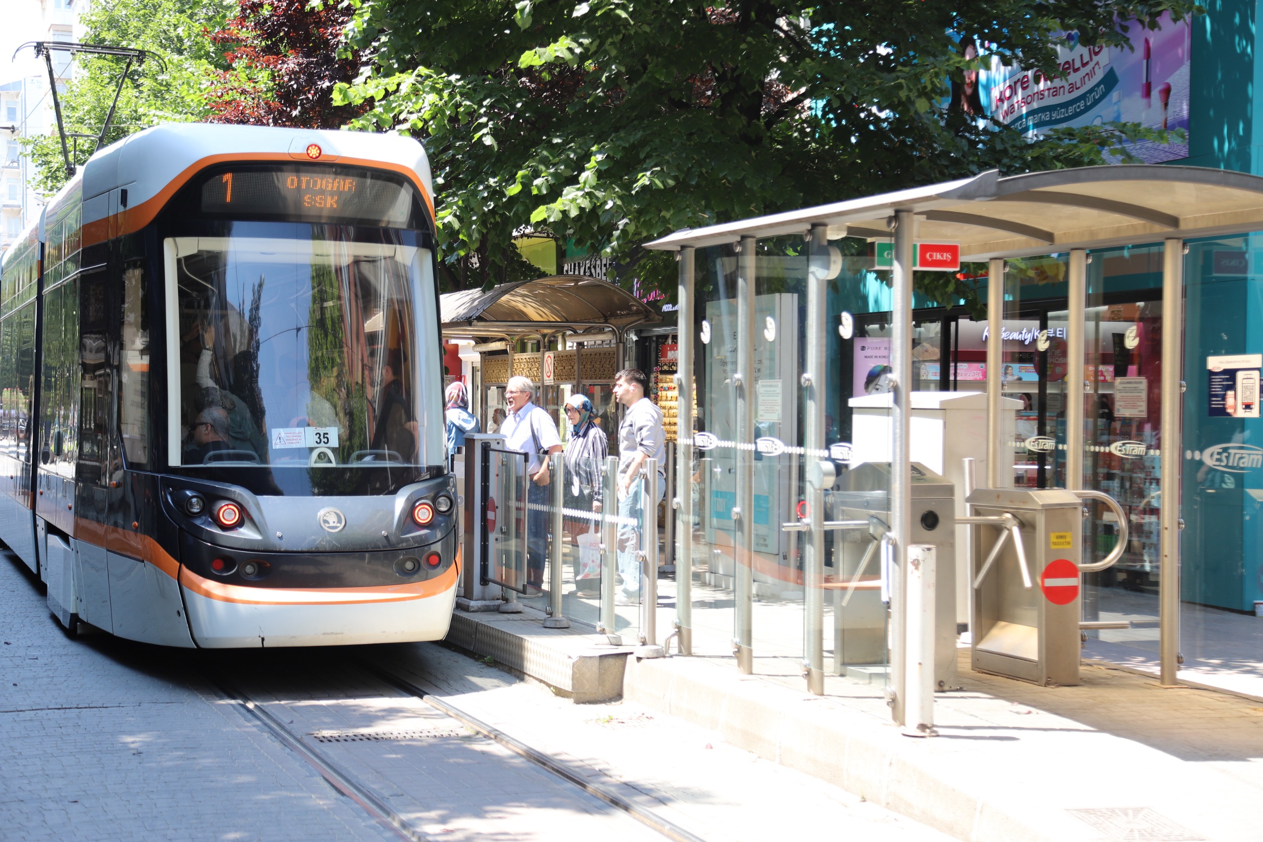 Eskişehir’de Tramvay Duraklarında QR Kod Uygulaması Başladı
