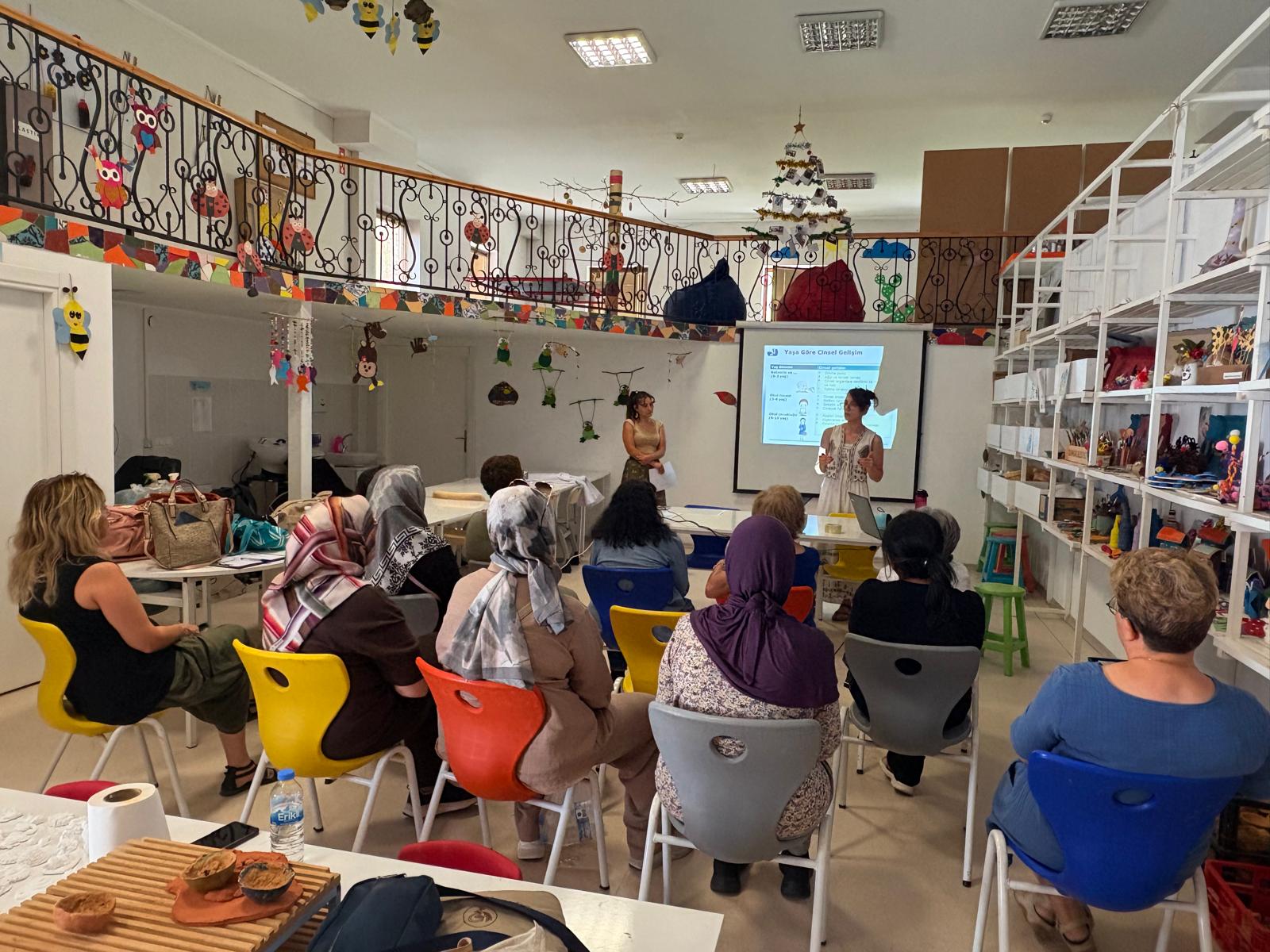 Özel Bireylerin Ebeveynleri Engelsiz Kültür Merkezi’nde Buluştu