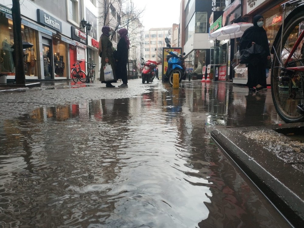 Eskişehir’de Yağışlar Kaç Gün Sürecek? Meteoroloji Sağanak İçin Gün Verdi