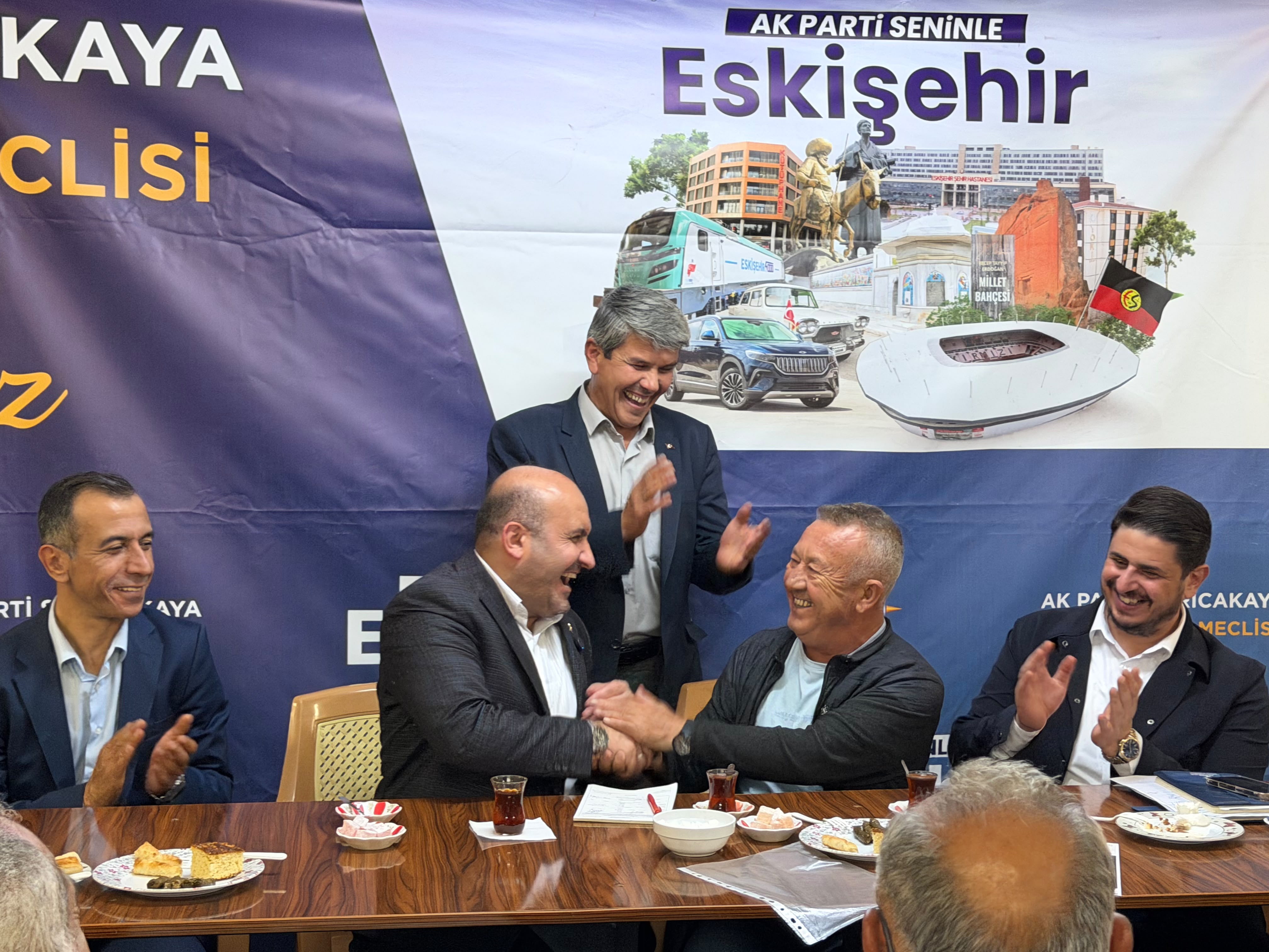 AK Parti İl Başkanı Gürhan Albayrak'tan Sarıcakaya ve Mahmudiye Çıkarması