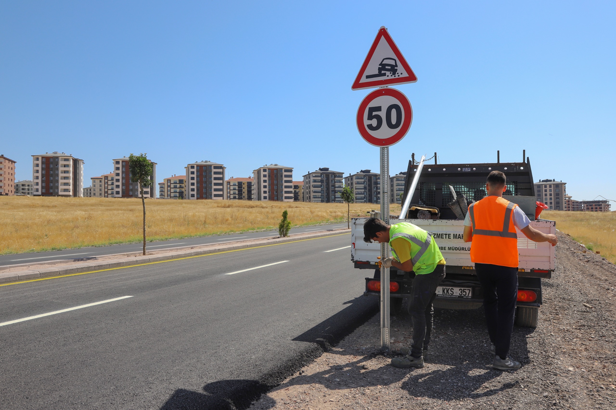 Yaşar Kemal Bulvarı’nda Yol Çizgi Çalışmaları Devam Ediyor