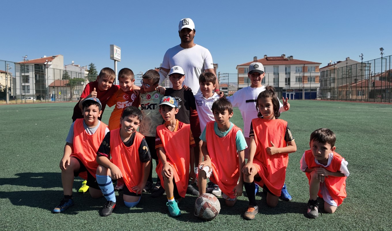 Minik Ayaklar Sahada: Tepebaşı’nda Futbol Eğitimleri Aralıksız Sürüyor