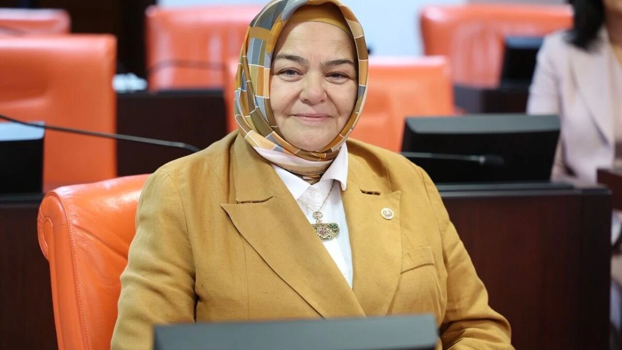 Milletvekili Ayşen Gürcan Üniversiteye Adım Atan Gençleri Tebrik Etti
