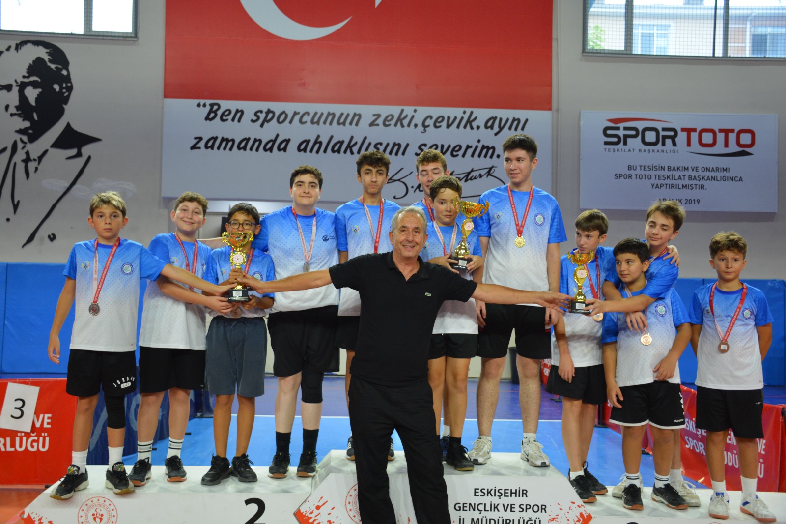 Masa Tenisinde Şampiyonluklar Büyükşehir Spor Kulübünün Oldu