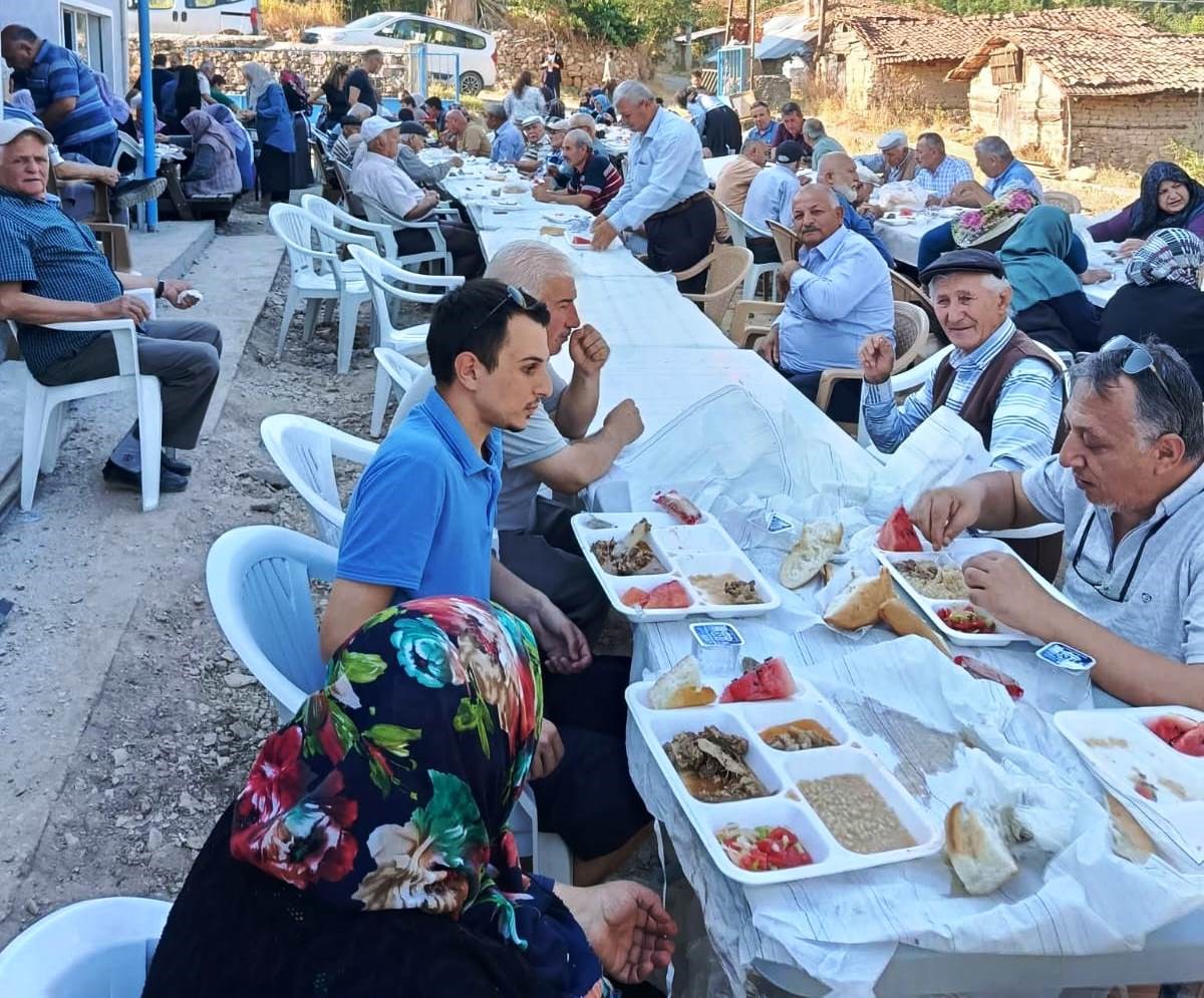 Hisarcık Şeyhçakır köyünde geleneksel hayır yemeği düzenlendi