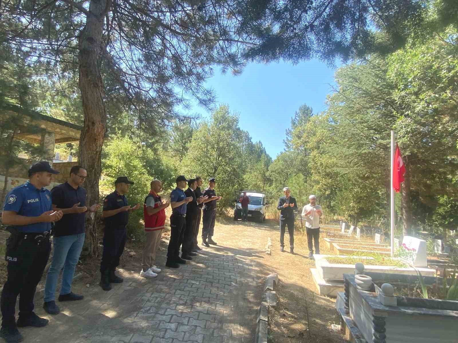 Şaphane’de şehit İlyas Ercan Aslan kabri başında anıldı
