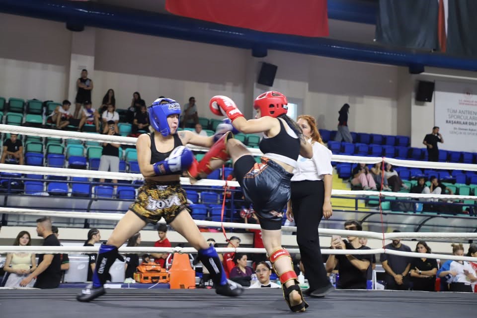18. İller Arası Zafer Kupası Kick Boks Şampiyonası Kütahya’da gerçekleştirildi