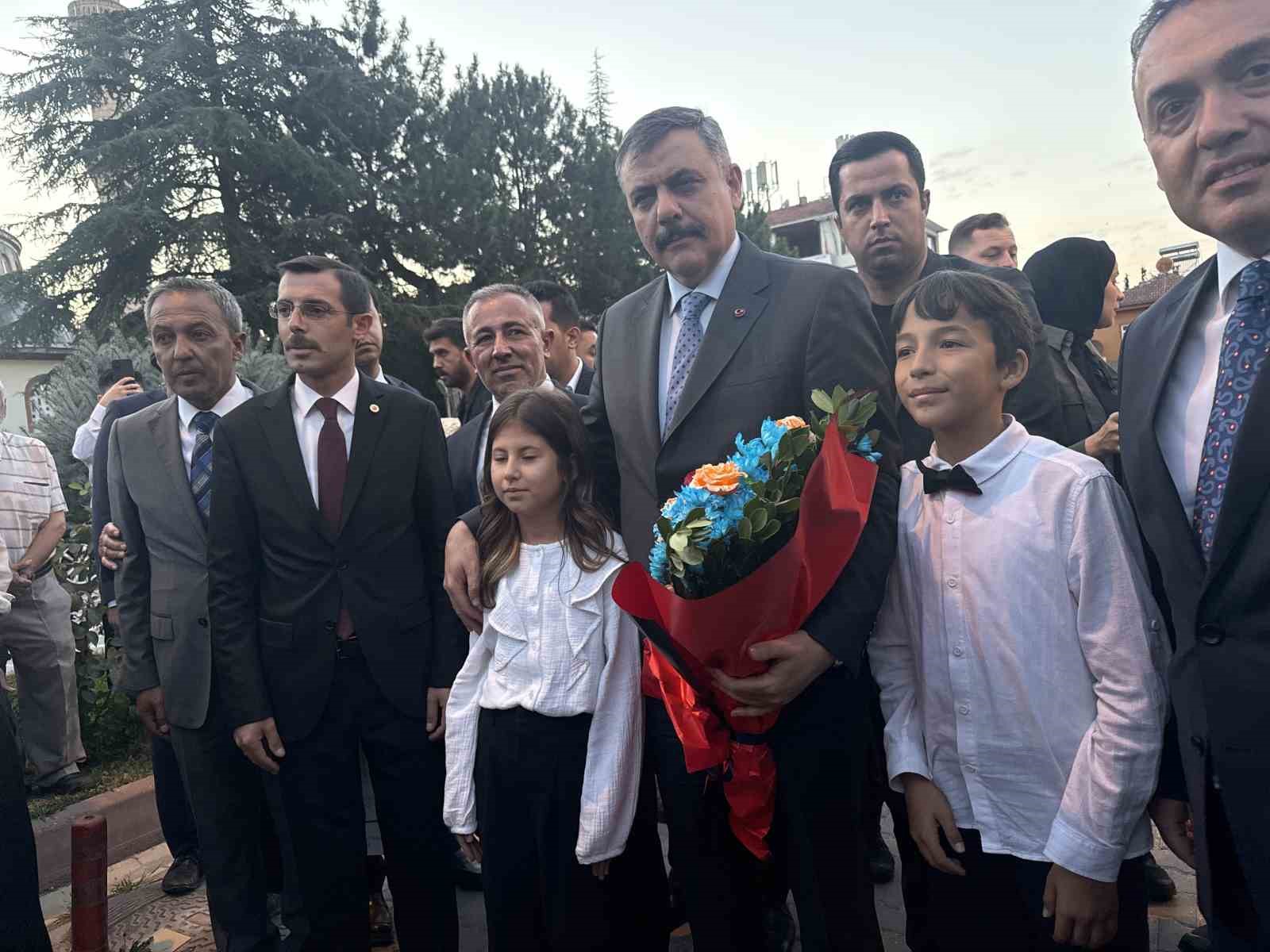 İçişleri Bakanı Çiftçi, 28 yıl önce görev yaptığı ilçeyi ziyaret etti